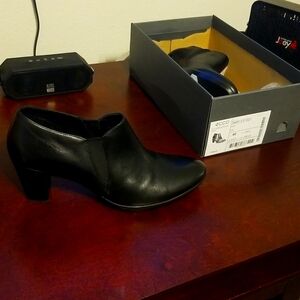 ecco, women's size 9 black. Brand new.